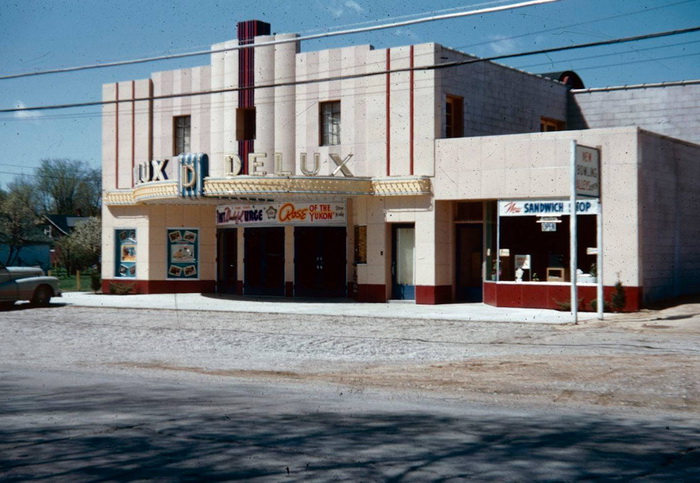 Delux Theatre